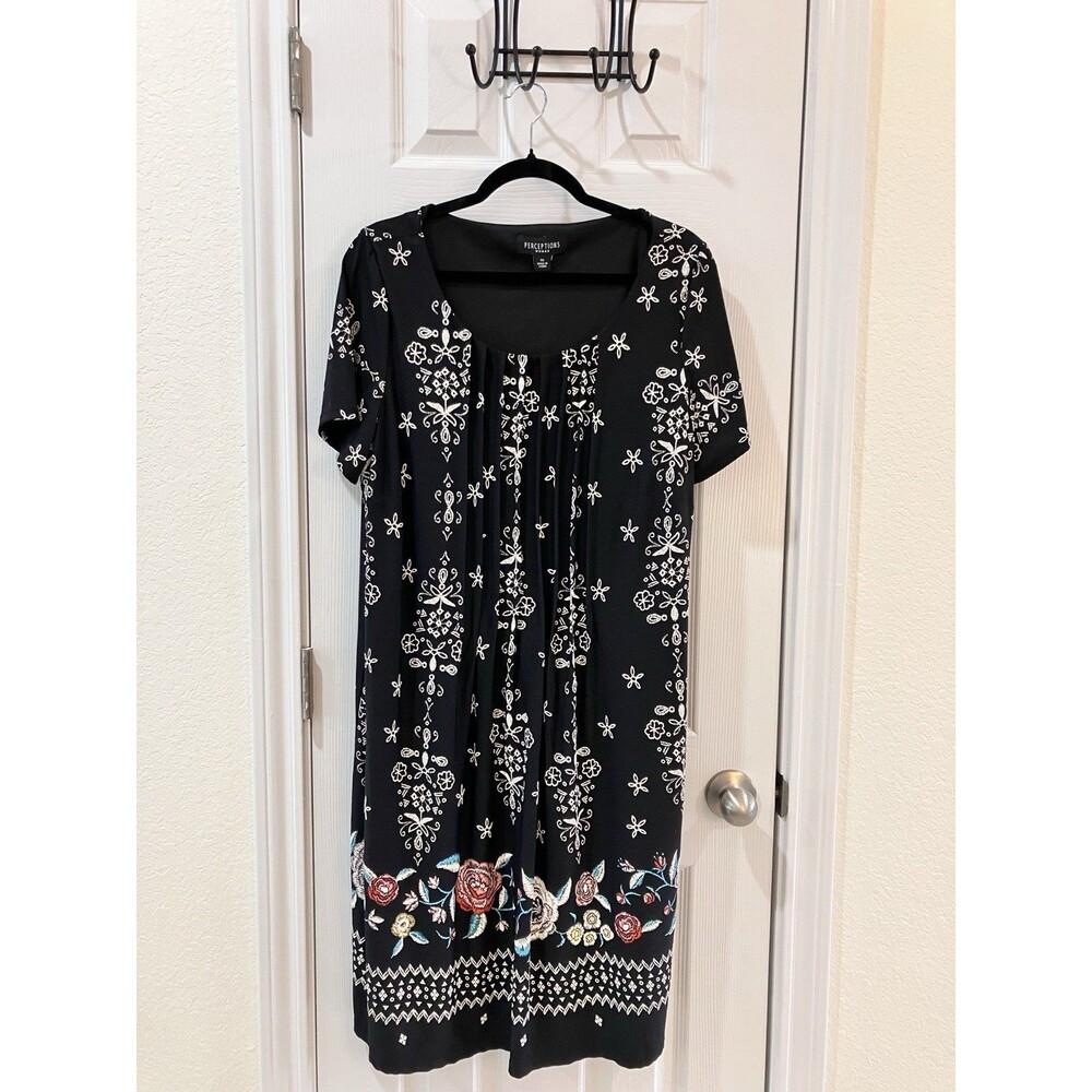 Perceptions Dress Womens 1X Black Floral Pleated Embroidered Shift Knee Length